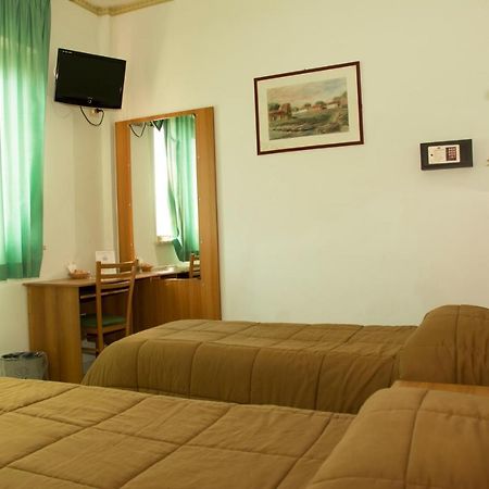 Hotel California Ariccia Exterior photo