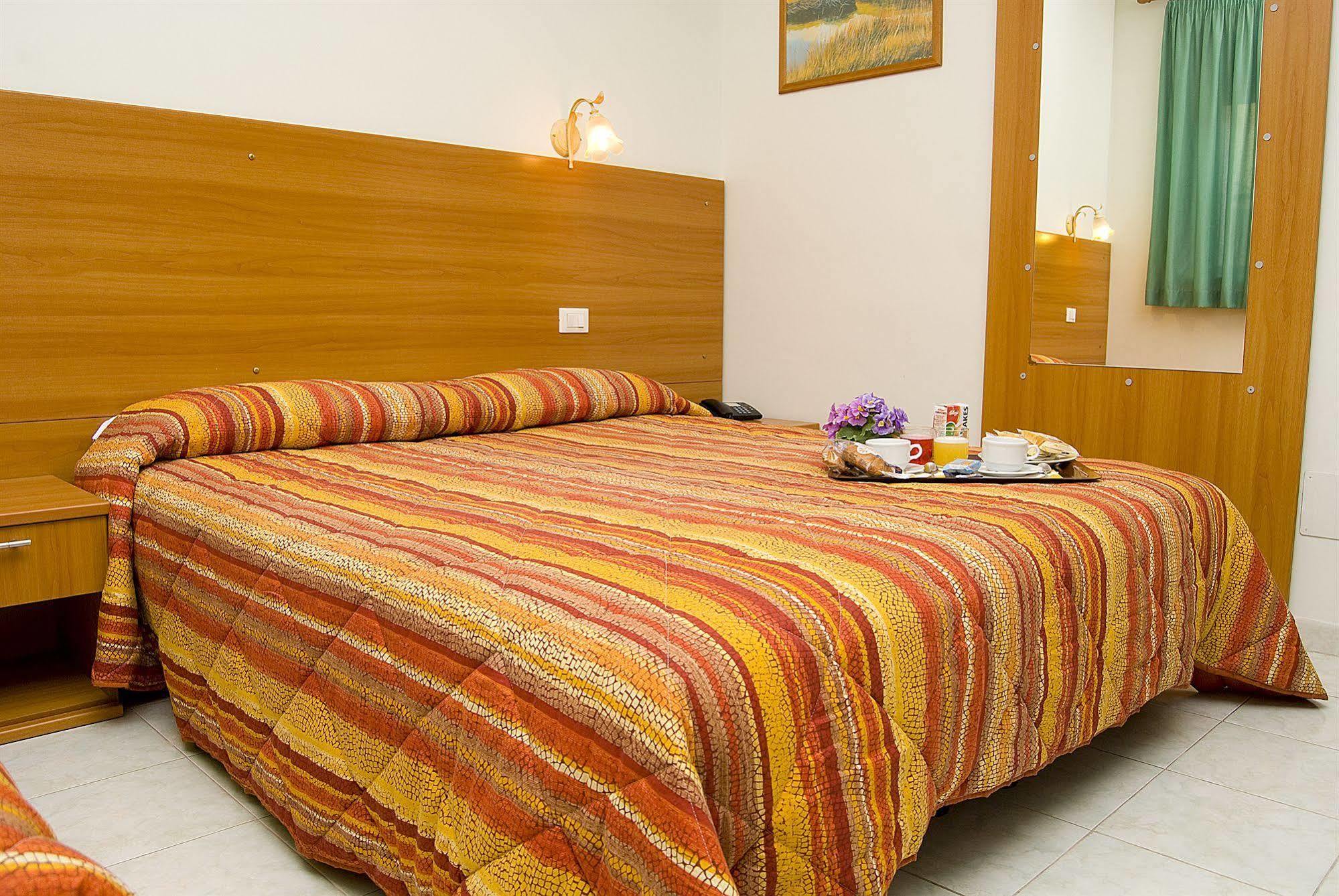 Hotel California Ariccia Exterior photo